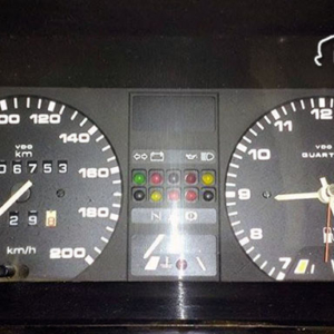 A partir de 1985, o Passat Special foi equipado com este quadro de instrumentos. Foto: Mário César Buzian A partir de 1985, o Passat Special foi equipado com este quadro de instrumentos. Foto: Mário César Buzian